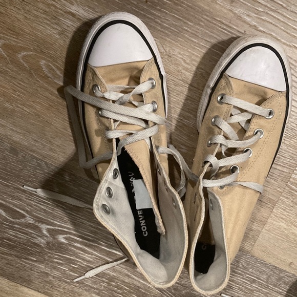 Converse! - Picture 1 of 2